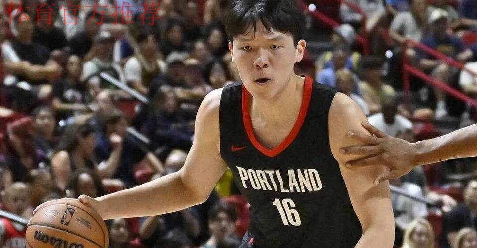 仅一夜之间，杨瀚森迎利好，冠军后卫重返休城？科尔彻底摊牌了